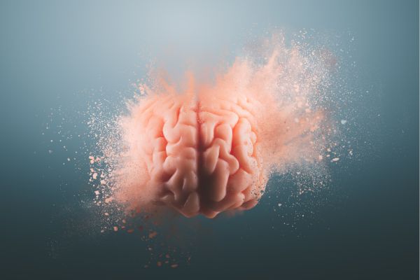 Um cérebro explodindo representando a sindrome do pensamento acelerado